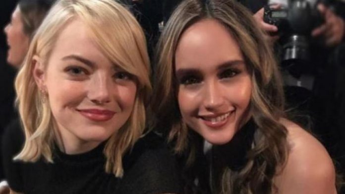 Foto Cinta Laura Saat Bertemu Artis Hollywood Emma Stone