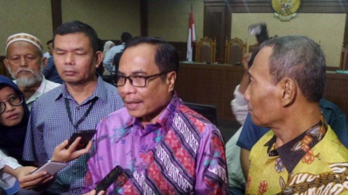 Irman dan Sugiharto bersiap mengikuti sidang di Pengadilan Tipikor.