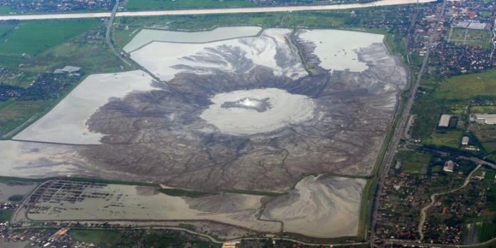 Kondisi semburan lumpur panas yang telah berubah menjadi danau lumpur panas.