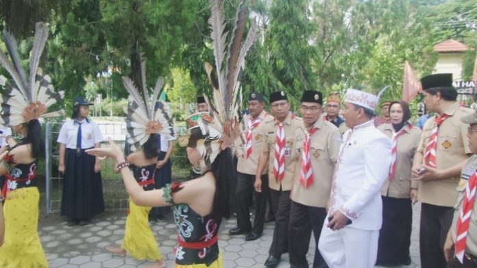 Kunjungi SMPN 2 Pakangkaraya, Mendikbud Disambut Tarian Daerah