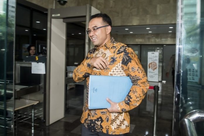 Teguh Juwarno saat menjalani pemeriksaan sebagai saksi kasus e-KTP di gedung KPK.
