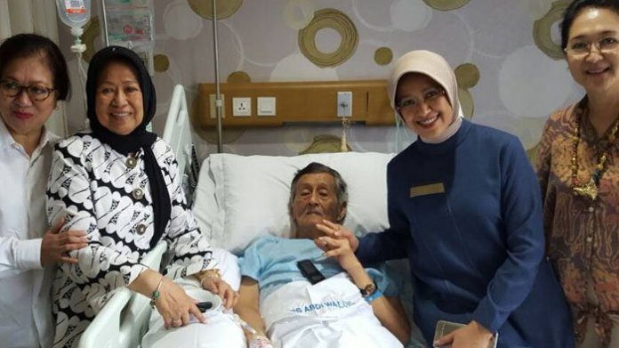 Mantan Gubernur Jawa Timur Basofi Sudirman