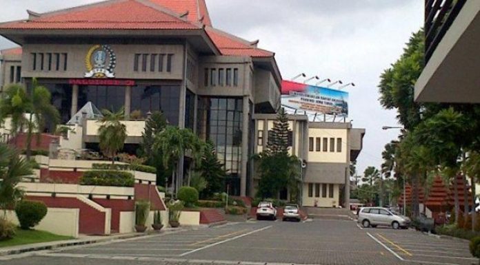 Gedung DPRD Surabaya.