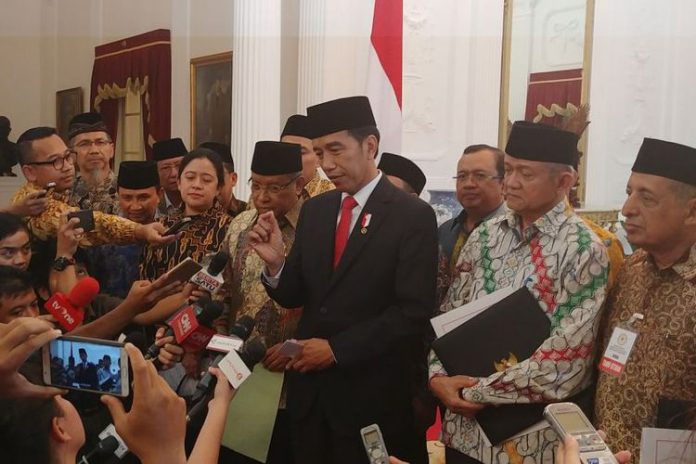 Jokowi saat menjelaskan isi Perpres tentang pendidikan penguatan karakter di Istana Kepresidenan