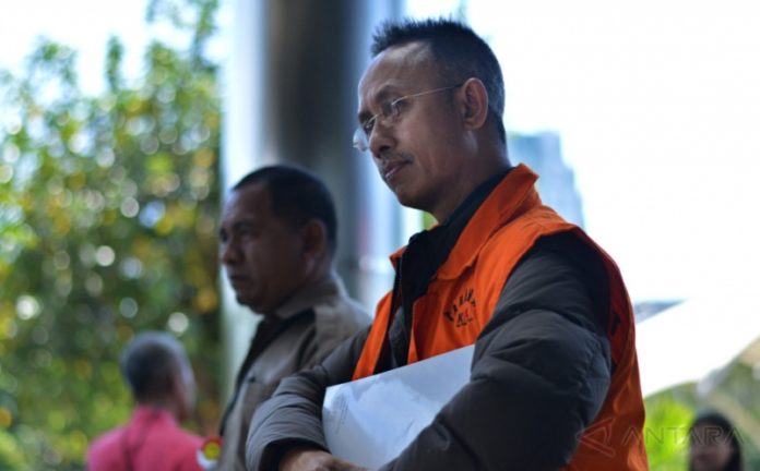 Achmad Syafii Yasin Bupati Pamekasan (nonaktif) usai menjalani pemeriksaan di Gedung KPK