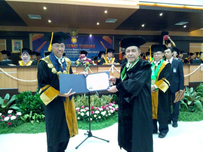 Ir. Abdulkadir Baraja Dianugrahi Doktor Honoris Causa  ( Dr.H.C)