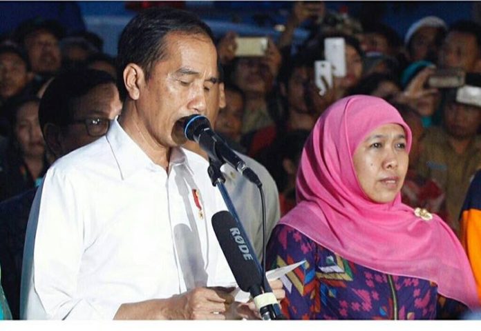 Presiden Jokowi dan Menteri Sosial Khofifah Indar Parawansa.