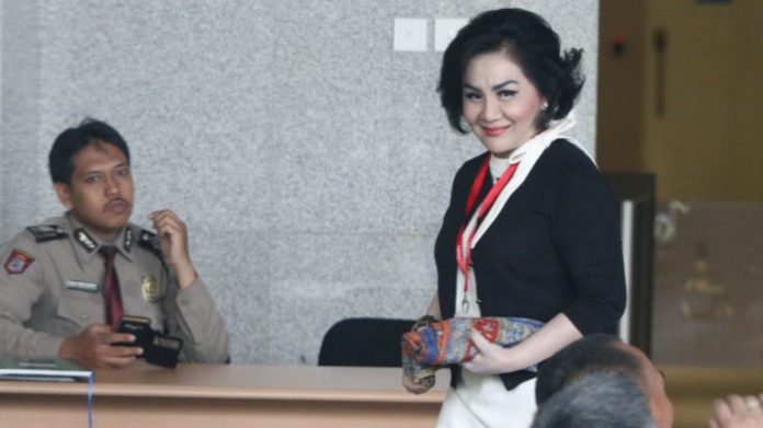 Pengusaha Artalyta Suryani atau Ayin mendatangi gedung Komisi Pemberantasan Korupsi (KPK)