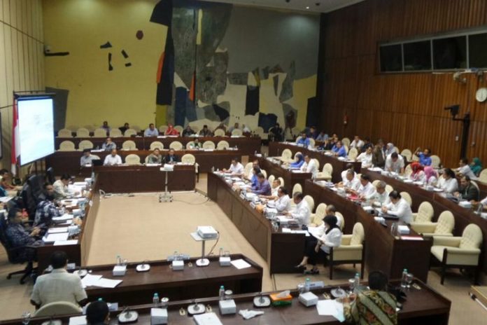 Rapat Komisi II DPR bersama pemerintah terkait Perppu