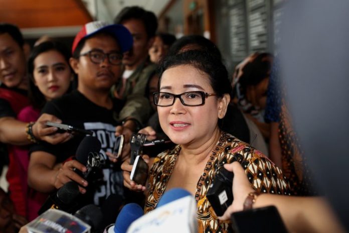 Mantan anggota DPR Miryam S Haryani memberikan keterangan pers setelah menjalani sidang di Pengadilan Tipikor Jakarta