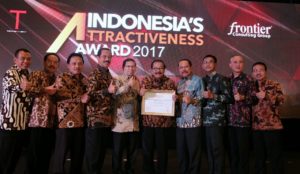 Nawacita.co -- Pakde Karwo Raih Penghargaan Indonesia's Attracitvennes Award 2017