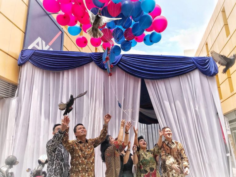 AXA Financial Indonesia Perluas Layanan di Surabaya melalui Kegiatan Sosial bersama PMI