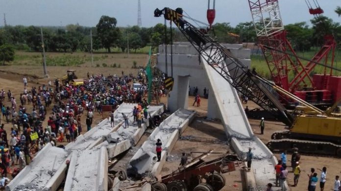 Lokasi ambruknya konstruksi grider tol Pasuruan-Probolinggo.