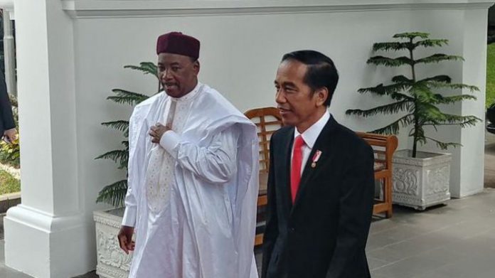 Presiden Jokowi menerima kunjungan kenegaraan Presiden Niger Issofou di Istana Merdeka.