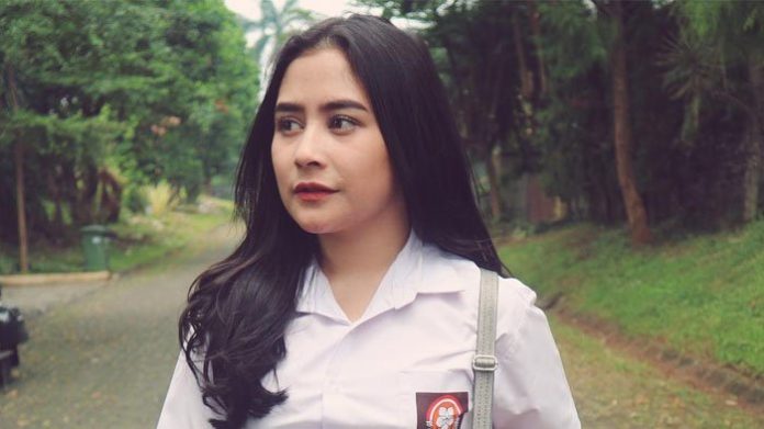 Prilly Latuconsina.