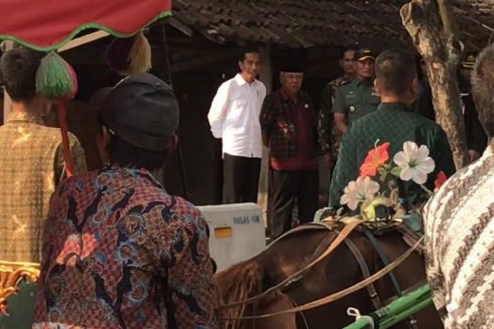 Presiden Joko Widodo meninjau langsung geladi kotor kirab pengantin Kahiyang Ayu dan Bobby Nasution