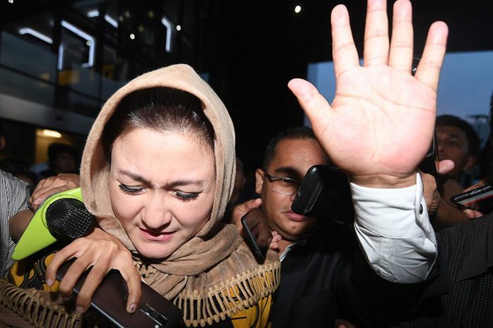 Deisti Astriani Tagor Istri Setya Novanto.