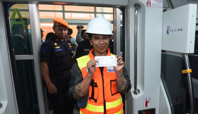 Menteri Rini Lakukan Uji Coba Perdana Operasi KA BSH