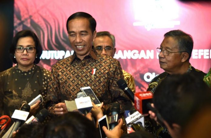 Joko Widodo Presiden menutup secara resmi perdagangan Bursa Efek Indonesia (BEI) di Gedung Bursa Efek Indonesia Jakarta, Jumat (29/12/2017).