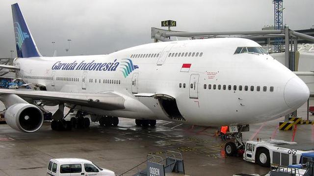 Pesawat Garuda Indonesia di Bandara Soekarno-Hatta. Garuda Indonesia termasuk BUMN yang masih merugi.