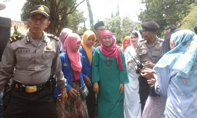 Tahun Baruan Sambil Cari Suara, Ini yang dilakukan Khofifah-Emil