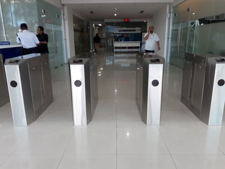 Masuk Gedung Pelindo 4, Lewati Dulu Flap Barrier System