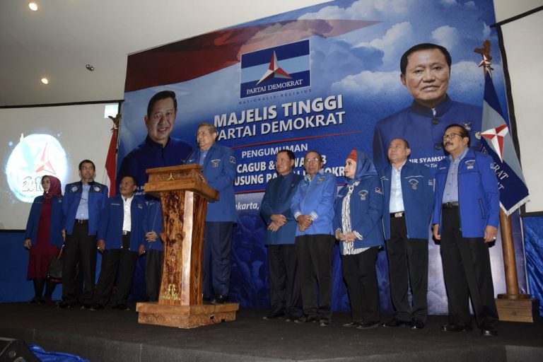 Begini Tanggapan Pakde Karwo Soal Azwar Anas Mundur