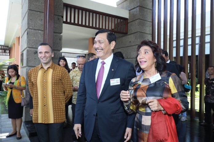 Kemenko Maritim Luhut B Panjaitan dan Menteri Kelautan dan Perikanan Susi Pudjiastuti