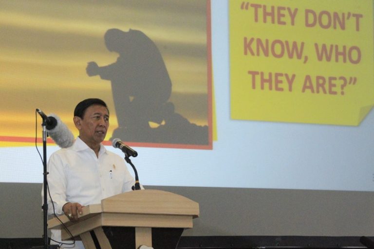 Menko Polhukam Himbau Masyarakat Tetap Tenang Sikapi Kasus Teror