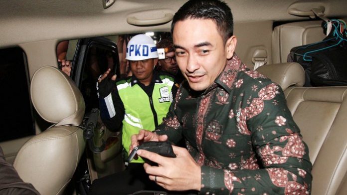 Gubernur Jambi Zumi Zola