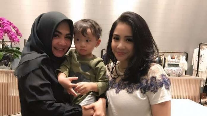 #Rieta Amalia dan Nagita Slavina.