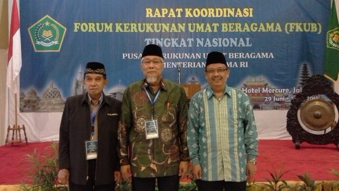 Ketua Forum Kerukunan Umat Beragama Sumatera Utara, Maratua Simanjuntak (tengah)