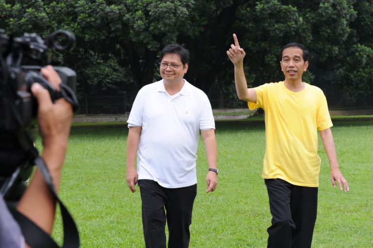 Kemesraan Jokowi-Airlangga, Rico Sebut ‘Test of The Market’