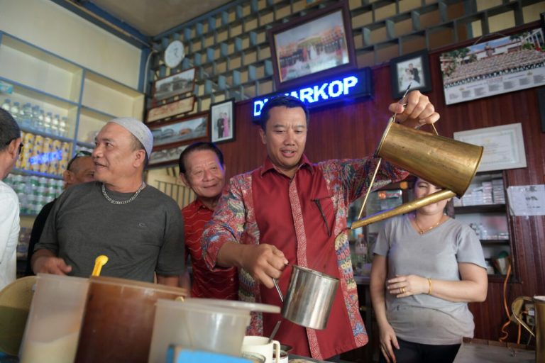 Aktifitas Siang Menpora di Singkawang: Mulai Cicipi Kopi, Bakmi 68, hingga Kunjungi SSC