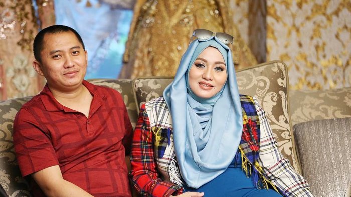Pemilik First Travel Anniesa Hasibuan Dan Sang Suami