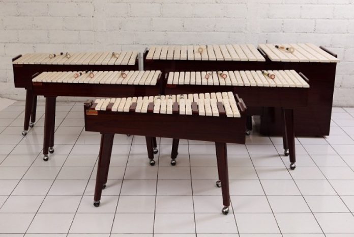 Alat Musik Tradisional Kolintang