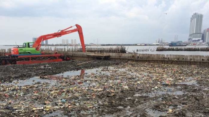 Sampah di Teluk Jakarta