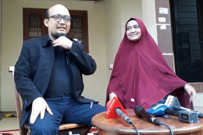 Novel Baswedan Saat Berada di kediamannya Bersama Sang Istri