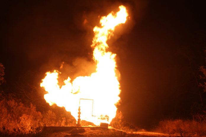 Kebakaran sumur minyak di Aceh