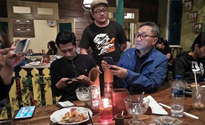 Zulkifli Hasan Bercengkrama dengan Pecinta Mobile Legend