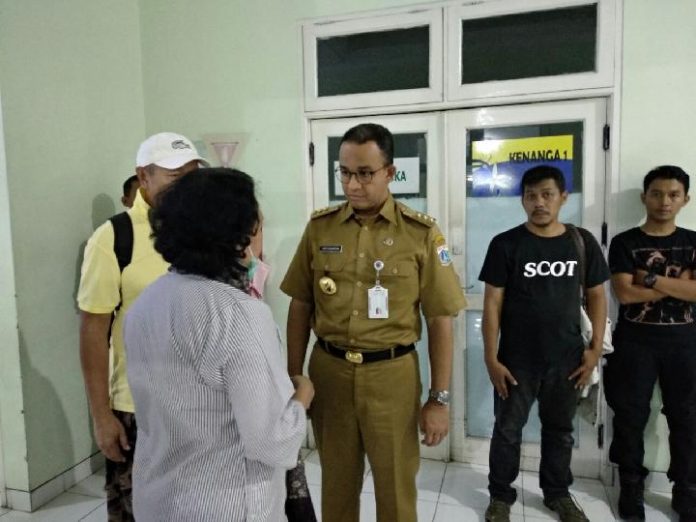 Gubernur DKI Jakarta Anies Baswedan datang langsung menjenguk jenazah Sastrawan Indonesia Danarto di Ruang Instalasi Forensik