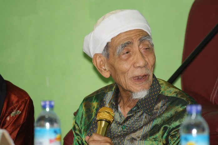 Mustasyar Pengurus Besar Nahdlatul Ulama (PBNU) KH Maimoen Zubair