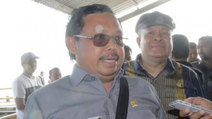 Wakil Ketua Komisi VII DPR RI Herman Khaeron, Saat Meninjau Tumpahan Minyak di Balikpapan