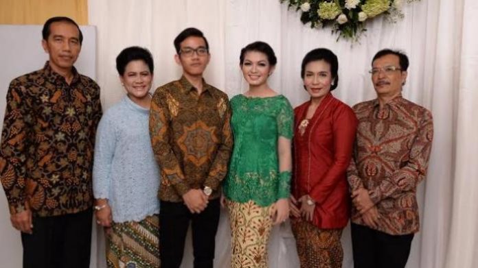 Presiden Jokowidodo saat Bersama Keluarga Besan
