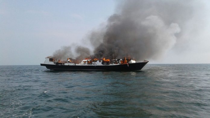 Kapal terbakar di Kepulauan Seribu.