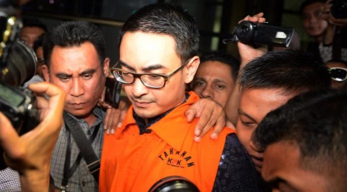 Tersangka Kasus Korupsi Zumi Zola.