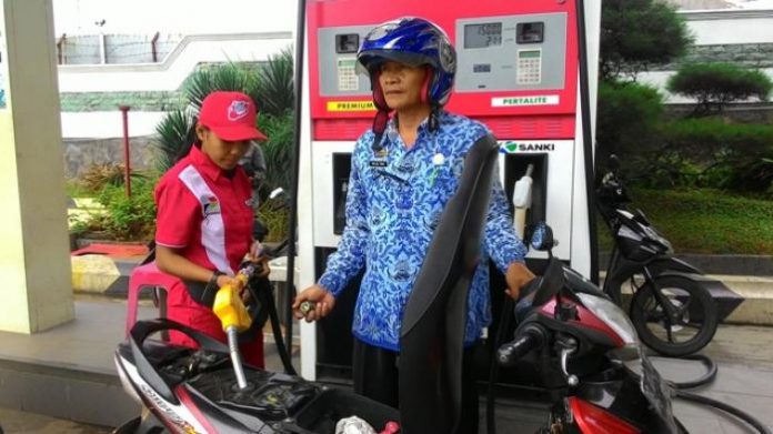 Proses Pelayanan Pengisian Bahan Bakar Premium Kepada Konsumen di SPBU
