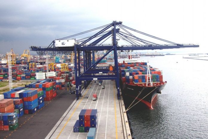 Kementerian Perhubungan berharap bisa memindahkan dua juta TEUs peti kemas dari Singapura dengan pelayaran dagang rute langsung (direct call) Indonesia