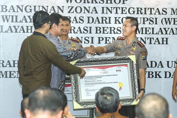 Polres Jember Terima Penghargaan Birokrasi