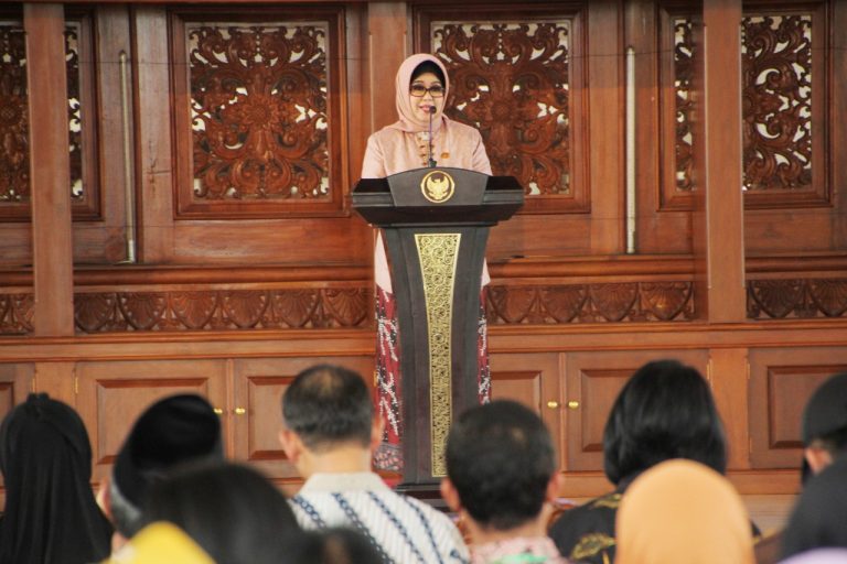 Bude Karwo: Sentra Kerajinan Batik Tenun Gedog Tuban Capai 1.234 Unit